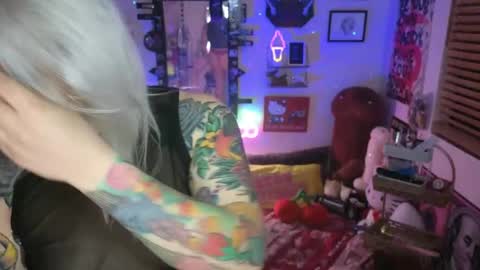 Snapshot of cherryb0mbb0mb chatting on January 2025 06:52:01 AM CherryBombBomb online show from January 2025 06:52:01 AM