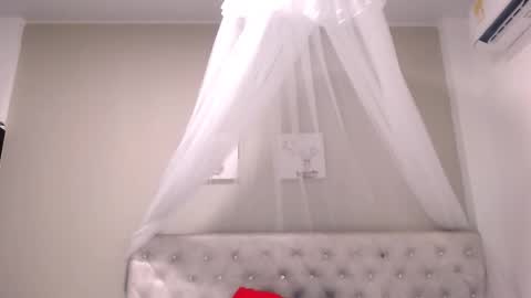 Snapshot of cherrycoloured chatting on January 2025 10:18:01 PM Anna online show from January 2025 10:18:01 PM