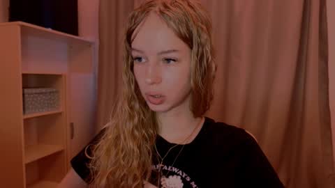 Evie online show from November 2025 09:20:02 AM