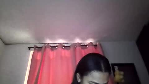 Snapshot of chiara_20 chatting on November 2025 07:57:01 PM Airam online show from November 2025 07:57:01 PM