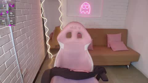 Snapshot of chiara_tay chatting on December 2024 07:28:01 AM Chiara online show from December 2024 07:28:01 AM