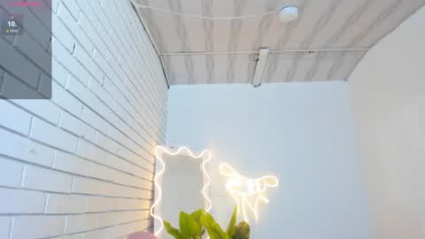 Snapshot of chiara_tay chatting on February 2025 01:37:01 AM Chiara online show from February 2025 01:37:01 AM