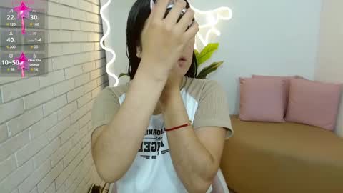 Snapshot of chiara_tay chatting on February 2025 02:18:01 AM Chiara online show from February 2025 02:18:01 AM