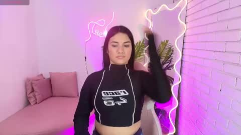 Snapshot of chiara_tay chatting on February 2025 03:47:02 AM Chiara online show from February 2025 03:47:02 AM