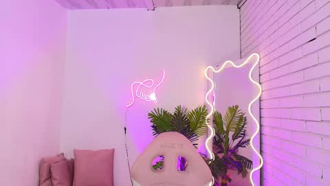 Snapshot of chiara_tay chatting on February 2025 06:50:02 AM Chiara online show from February 2025 06:50:02 AM