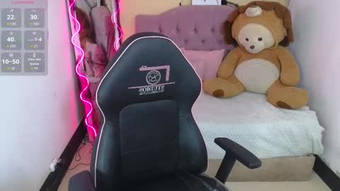 Snapshot of chiara_tay chatting on October 2025 03:32:02 AM Chiara online show from October 2025 03:32:02 AM