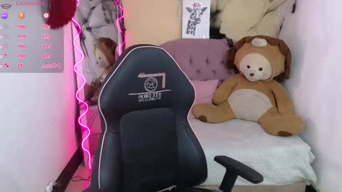 Snapshot of chiara_tay chatting on October 2025 02:59:01 AM Chiara online show from October 2025 02:59:01 AM