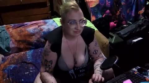 Snapshot of chiaroscurosiren chatting on April 2026 05:52:01 AM CurvySiren online show from April 2026 05:52:01 AM