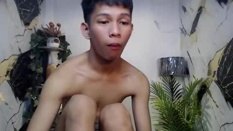 chick_renz online show from October 2025 05:04:01 AM