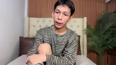 chick_renz online show from July 2026 04:50:01 PM