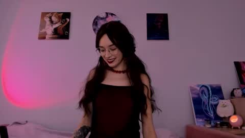 Vivian online show from October 2025 05:40:02 PM