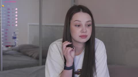 Snapshot of chillgirlll chatting on May 2026 04:39:02 AM Nicole online show from May 2026 04:39:02 AM