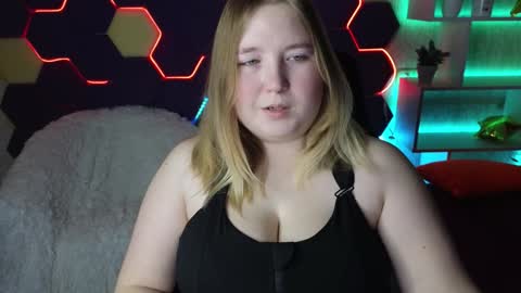 Snapshot of chimberwol chatting on February 2025 01:15:02 AM Chim-Chim online show from February 2025 01:15:02 AM