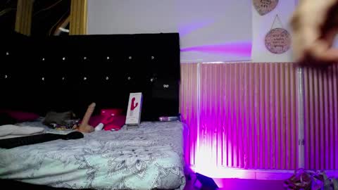Snapshot of chloe__jones_ chatting on May 2026 01:18:01 PM Chloe online show from May 2026 01:18:01 PM