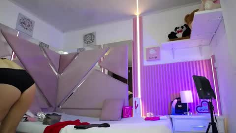 Snapshot of chloe__jones_ chatting on May 2026 01:20:02 PM Chloe online show from May 2026 01:20:02 PM
