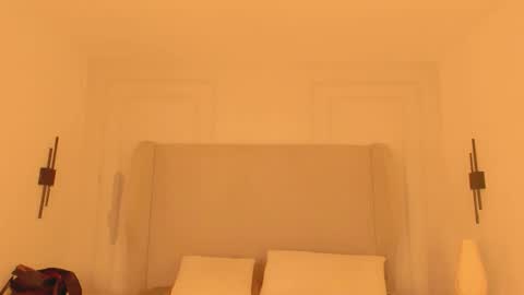 Chloe online show from December 2025 12:10:01 PM