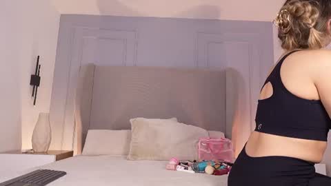 Chloe online show from July 2026 01:06:02 PM