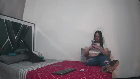 Snapshot of chloe_hotx chatting on March 2025 09:03:01 PM Chloe and Danna online show from March 2025 09:03:01 PM