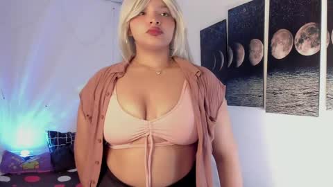 chloe_kisses online show from May 2026 11:29:02 AM