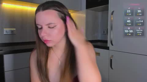 Snapshot of chloe_loo chatting on October 2025 04:34:02 AM Chloe online show from October 2025 04:34:02 AM