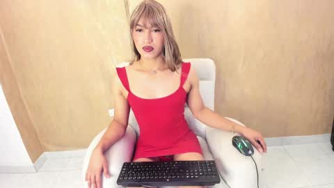 Snapshot of chloe_luxury chatting on May 2026 01:19:01 PM chloe_luxury online show from May 2026 01:19:01 PM