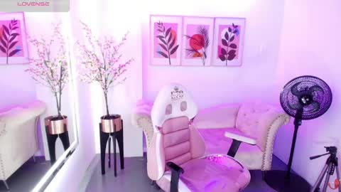 Chloe  online show from May 2026 11:49:02 AM