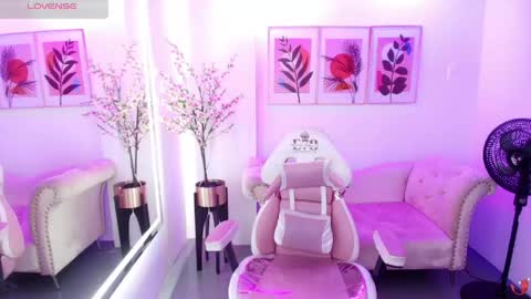 Chloe  online show from May 2026 12:11:01 PM