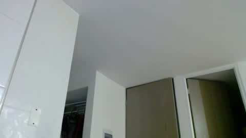 cloes  online show from October 2025 05:20:02 AM