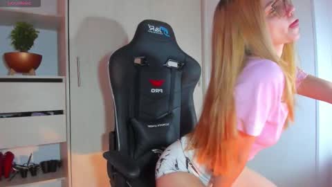 Snapshot of chloe_sweet7 chatting on November 2025 10:32:01 PM Chloe Miller online show from November 2025 10:32:01 PM