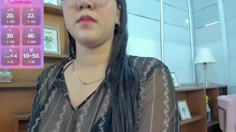 Snapshot of chloe_thomsoon chatting on June 2026 08:02:02 PM chloe_thomsoon online show from June 2026 08:02:02 PM