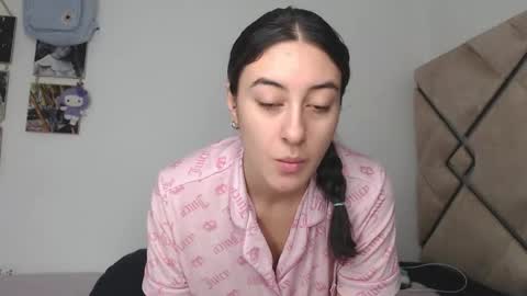 Chloe  online show from October 2025 01:32:02 PM