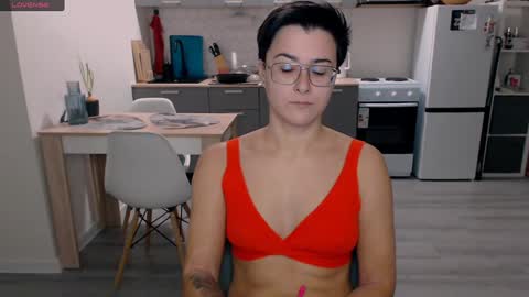 Snapshot of chloe_x_ chatting on December 2024 05:28:02 PM Eva and Sandra online show from December 2024 05:28:02 PM