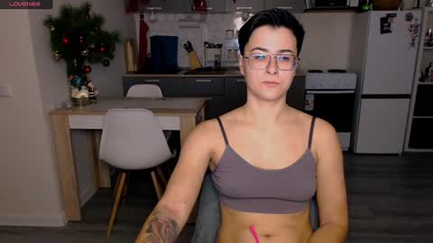 Snapshot of chloe_x_ chatting on December 2024 09:02:02 AM Eva and Sandra online show from December 2024 09:02:02 AM