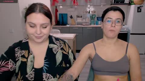 Snapshot of chloe_x_ chatting on January 2025 04:43:02 PM Eva and Sandra online show from January 2025 04:43:02 PM