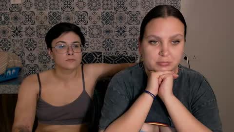 Snapshot of chloe_x_ chatting on February 2025 10:21:02 PM Eva and Sandra online show from February 2025 10:21:02 PM