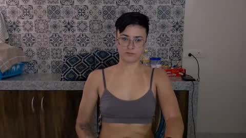 Snapshot of chloe_x_ chatting on February 2025 07:11:02 AM Eva and Sandra online show from February 2025 07:11:02 AM