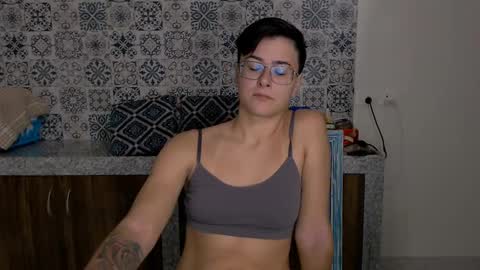 Snapshot of chloe_x_ chatting on March 2025 08:34:01 PM Eva and Sandra online show from March 2025 08:34:01 PM