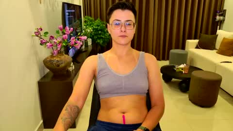 Eva and Sandra online show from April 2026 06:10:02 PM