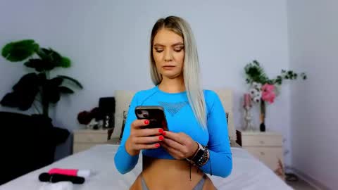 Chloe online show from October 2025 04:18:02 AM