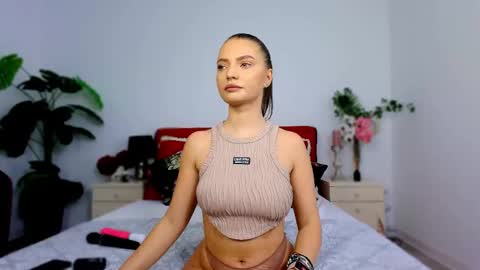 Chloe online show from November 2025 06:13:01 AM