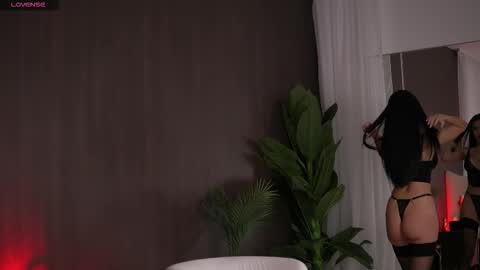 Snapshot of chloedevinex chatting on October 2025 04:43:02 AM chloedevinex online show from October 2025 04:43:02 AM