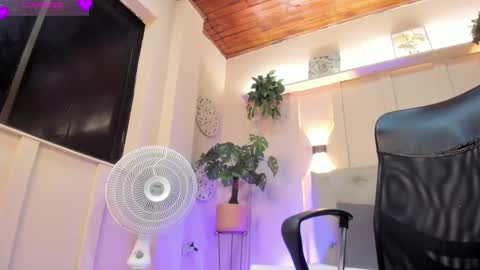 Snapshot of chloerossee chatting on March 2025 07:08:02 AM Chloe rosse online show from March 2025 07:08:02 AM