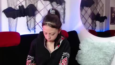 Snapshot of chloesweetsin chatting on February 2026 01:43:01 PM chloesweetsin online show from February 2026 01:43:01 PM