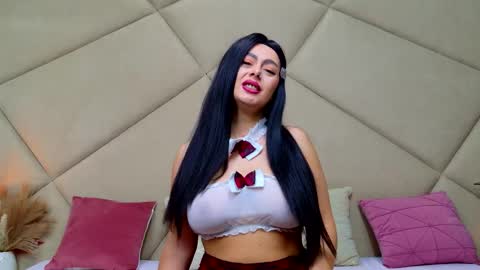 Snapshot of chloevee chatting on November 2025 06:05:02 AM Chloe Vee online show from November 2025 06:05:02 AM