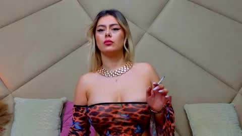 Snapshot of chloevee chatting on December 2025 05:48:02 AM Chloe Vee online show from December 2025 05:48:02 AM