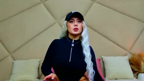 Snapshot of chloevee chatting on February 2026 06:17:01 AM Chloe Vee online show from February 2026 06:17:01 AM