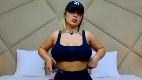Chloe Vee online show from April 2026 05:03:01 AM