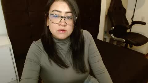 chlomills online show from January 2025 11:30:01 PM