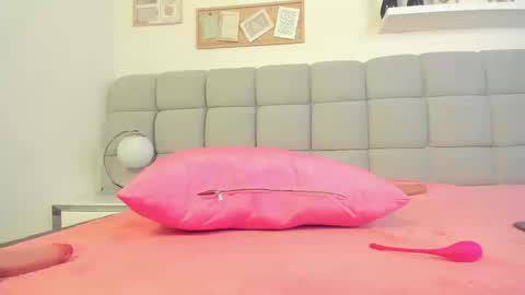 chlooe_zoe online show from September 2025 08:30:01 PM