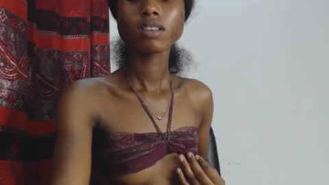 choco_petitqueen online show from December 2024 09:30:01 AM